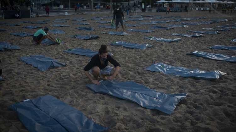 <p>Nüfusu 210 milyonu aşan Güney Amerika ülkesi Brezilya, ABD'nin ardından dünyada en çok Kovid-19 kaynaklı ölümün yaşandığı ülke konumunda bulunuyor.</p>
