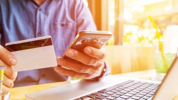 <p>Bankacılıkta bugünden itibaren yeni bir dönem başlıyor. Artık herhangi bir banka müşterisi olmak veya hesap açmak için fiziksel olarak bankaya gitmeyeceksiniz veya ıslak imza atmak zorunda kalmayacaksınız.</p>
