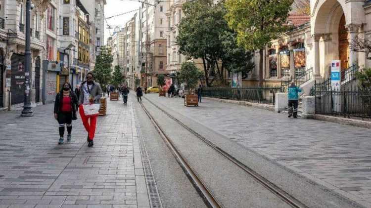 <p>Bakan Soylu kreşlerle ilgili de "Bu iki bakanlık değerlendirmeyi yapacak. Onlar çalışır" demişti. Bakan Soylu, "Onların kararına göre biz de istisna koyacağız. Burada mümkün olduğunca hareketliliği azaltmaya çalışıyoruz" vurgusu yapmıştı </p>
