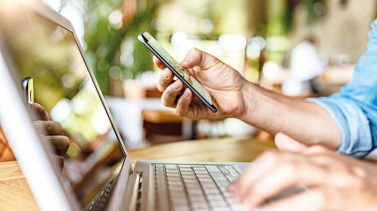 <p>İşleme konu malvarlığının ve müşteriye ait fonların kaynağı ile ortalama gelir bilgisi istenecek. Açılacak hesabın aylık tahmini işlem hacmi ve işlem sayısına yönelik bilgiler alınacak. Yükümlülerce, uzaktan kimlik tespitine ve müşterinin tanınmasına ilişkin olarak tebliğle getirilen hususlara riayet edilmemesi halinde 5549 sayılı Kanun'da öngörülen cezalar uygulanacak.</p>
