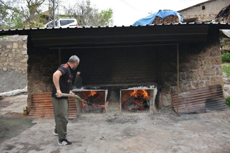 <p>"Zap" markasını Türkiye'ye ve dünyaya tanıttıklarını vurgulayan Kurt, şunları kaydetti: "Bununla bölgemizin tanıtımını sağlayıp çiftçimize destek olmayı amaçlıyoruz. İran'dan, İsviçre'den, İngiltere'den talep alıyoruz, yakın zamanda da Amerika'ya ürün gönderdik.</p>
