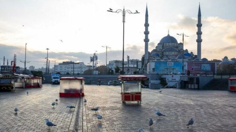 <p>Bu formu gösterdikten sonra yani personel kartını gösterdikten sonra kontrol noktasından geçebilecekler. Son düzenlemeler ve alınacak kararların çerçevesi bu şekilde.</p>
