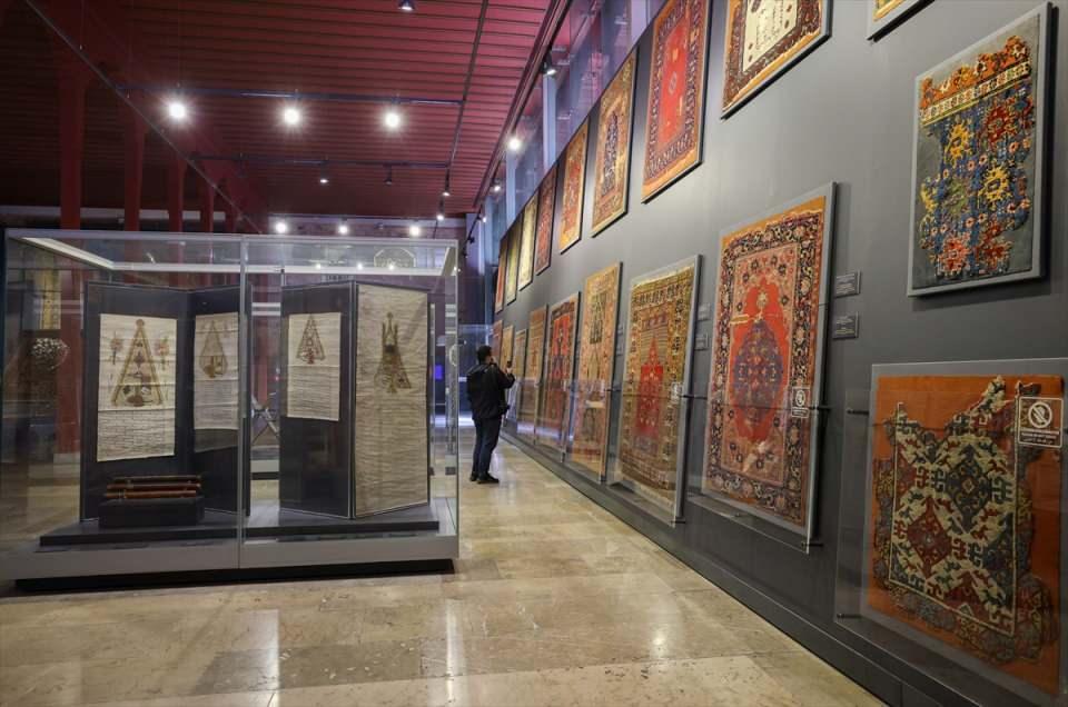 <p>Sadrazam Hilmi Paşa'nın bu eserlerin kaçırılmasını önlemek için gümrüklere yazı göndermesinin ardından Şeyhülislam Evkaf Nazırı Hayri Efendi'nin girişimleri ile müze kuruldu.</p>

<p> </p>
