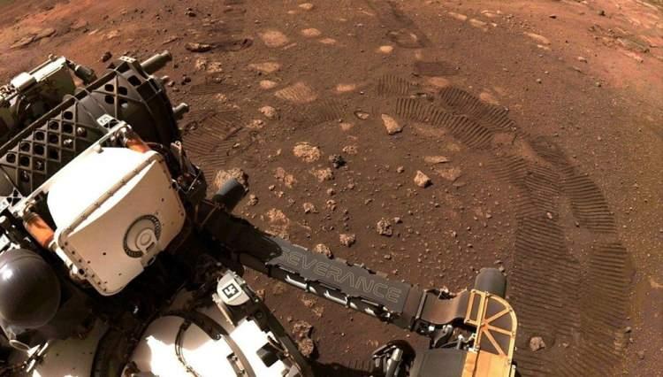 <p>Ulusal Havacılık ve Uzay Dairesi (NASA) ve Avrupa Uzay Ajansı (ESA), Mars’taki  kaya ve topraklardan alınan örnekleri ayrıntılı bir şekilde test etmek için Dünya’ya getirilmesi amacıyla birlikte çalışıyor. </p>

<p> </p>
