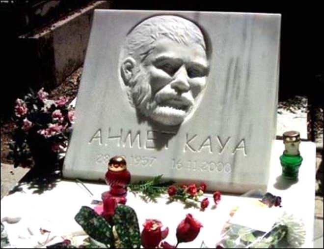 <p><strong>1980'lerde "Penceresiz kaldım anne '' şarkısıyla yakaladığı başarısından sonra "Ağladıkça" isimli türkü de yükselişine katkıda bulundu.</strong></p>