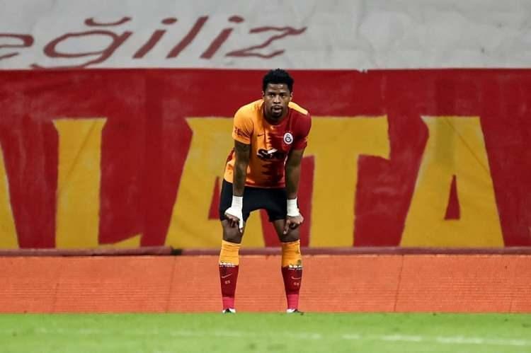 <p><strong>RYAN DONK |</strong> 2016'dan bu yana Galatasaray forması giyen Donk son olarak 1 yıllık yeni anlaşma imzalamıştı. Deneyimli futbolcu sezon sonunda serbest kalıyor.</p>