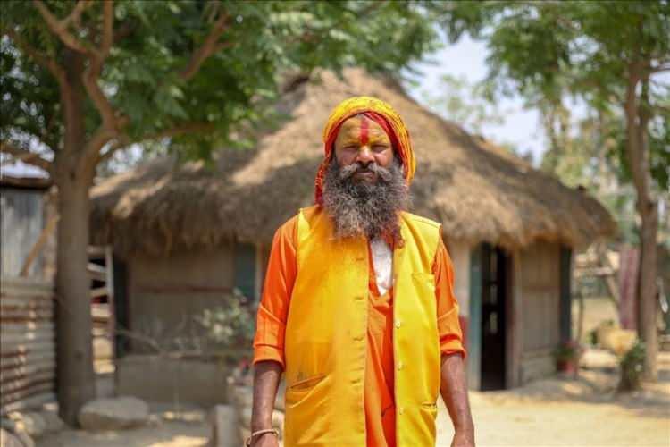 <p>Her yıl binlerce yerli ve yabancı turist tarafından ziyaret edilen Nepal, sıra dışı insan profili ile ilgi çekiyor. Bir çok dine ve inanışa ev sahipliği yapan ülkede, bir çok farklı giyim ve yaşam biçimini de görmek mümkün olabiliyor. ( Özkan Bilgin - Anadolu Ajansı )</p>
<p> </p>
