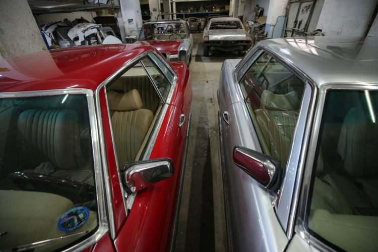 <p> Burası bir otomobil müzesi gibi. Biz de onlara tecrübelerimizle yol gösteriyoruz. Şimdiye kadar restore ettiğim en yaşlı araç 1915 model Ford marka bir otomobildi. Çekiçle vura vura kaportayı eski formuna kavuşturuyoruz. Günümüzde bunu yapacak çok az usta kaldı. Bu arabaların hepsi benim çocuğum gibi. Çocuklarımı nasıl büyütürken özen gösterdiysem bu arabaları yaparken de aynı özeni göstermeye çalışıyorum."</p>