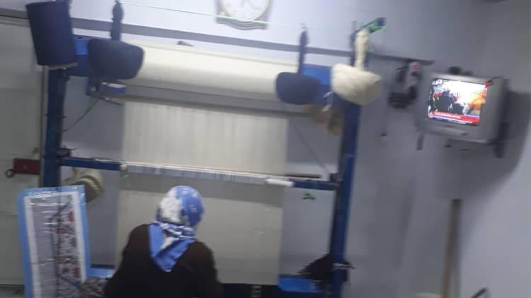 <p><strong>Derdi veren dermanı da verirmiş</strong></p>
<p>Kansere yakalandığını öğrendiğinde hiç üzülmeyen ve moralini her zaman yüksek tutarak kendine çeşitli uğraşlar bulan Karabay, “Ben kendi sağlığıma hissettiğim anda zaten hiç üzülmedim. Derdi veren dermanını da verirmiş diyerek gittim hastaneye. Umut kapıları. Herkes güzellik salonlarına gidiyor, güzelleşmek için, biz de tedavi olmak için, güzelleşmek için geliyoruz diyordum kemoterapiye giderken. Ben her zaman Allah’tan şifa diledim. Cümlemize şifa versin. Benim gibi olan binlerce hasta var. Elhamdülillah iyiyiz. Allah razı olsun doktorlarımızdan" şeklinde konuştu. </p>
