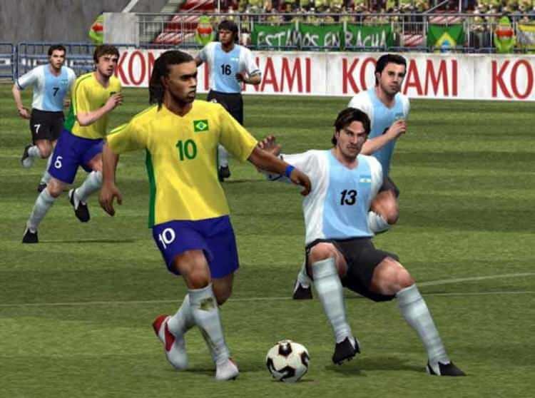 <p>PES 5</p>

<p> </p>

<p>Ronaldinho, Henry, Drogba ve Shevchenko efsanelerini tekrar görmek, onların ayklarından gol atma keyfini çıkarmak istiyorsanız Pro Evolution Soccer 5 sizi bekliyor. </p>

<p> </p>

<p>Sistem Gereksinimleri</p>

<p> </p>

<p>Windows 98SE ve üstü</p>

<p> </p>

<p>Intel Pentium III 800 MHz ve üstü</p>

<p> </p>

<p>128 MB RAM, 800MB boş alan</p>
