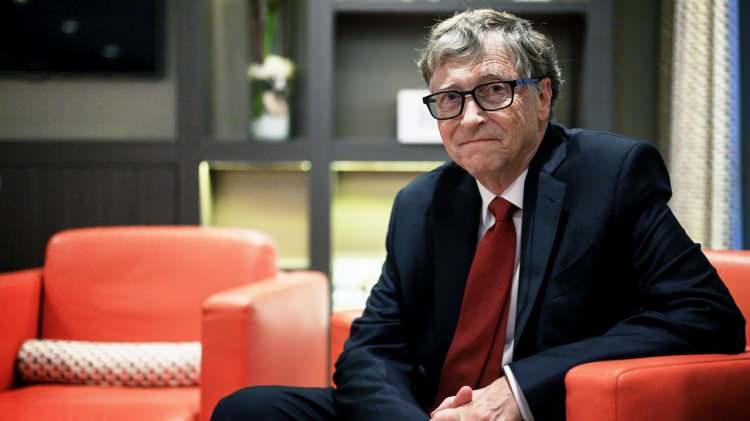 <p>Şehir planlamacısı Namık Kemal Döleneken, söylentilerin ardından gurbetçilere arsa satıldığını belirterek, "Bill Gates'e komşu olacaksınız, 8 bin euroya parsel satıyoruz diye paralarını alıyorlar" dedi.</p>
