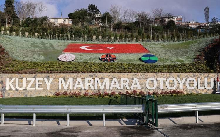 <p>Tünellerin akıllı ulaşım sistemleri ile donatıldığına işaret eden Karaismailoğlu, şunları kaydetti:<br />
<br />
"Projelerimizle birlikte çevre düzenlemesine çok önem veriyoruz. Bu proje sayesinde egzoz emisyonundan sağladığımız faydaların karşılığı yıllık 2 bin 700 ağaca eş değer. Şu an çevre düzenlemesi, ağaçlandırma gibi tüm işlemleri tamamladık, açılışa hazır durumdayız. Bu projeyi açtığımızda Habibler-Cebeci kavşağından Sultangazi ve Arnavutköy ulaşımları çok daha kısalacak. Devamında Kuzey Marmara Otoyolu'na bağlandıktan sonra Başakşehir'e ulaşım da çok kolaylaşmış olacak. Özellikle Hasdal-Tekstilkent ve devamında Mahmutbey Kavşağı ile birlikte İstanbul'un en yoğun kesitinde alternatif ulaşım aksı oluşturmuş oluyoruz. Bütün işler tamamlandı, açılışı bekliyoruz. İstanbullulara ve Türkiye'ye hizmet edecek çok kıymetli bir eser."</p>