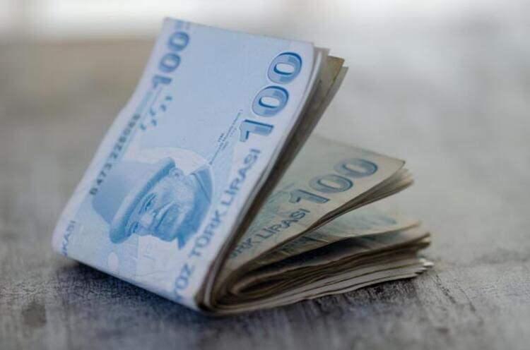 <p><strong>Kredi geri ödemeleri ötelendi </strong><br />
<br />
Bununla birlikte, 24 Mart 2020 tarihli Cumhurbaşkanı Kararı ile 456 bin 238 esnaf ve sanatkarın Halkbank’a olan ve 1 Nisan 2020-30 Haziran 2020 döneminde vadesi dolacak toplam 3 milyar 397 milyon lira kredi geri ödemesi 3 aylığına ertelendi.</p>
