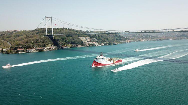 <p>Sismografik Araştırma gemisi Barbaros Hayrettin Paşa, Karadeniz'deki petrol ve doğalgaz arama çalışmalarına katılmak için İstanbul Boğazı'ndan geçip Karadeniz'e açıldı.</p>

<p> </p>
