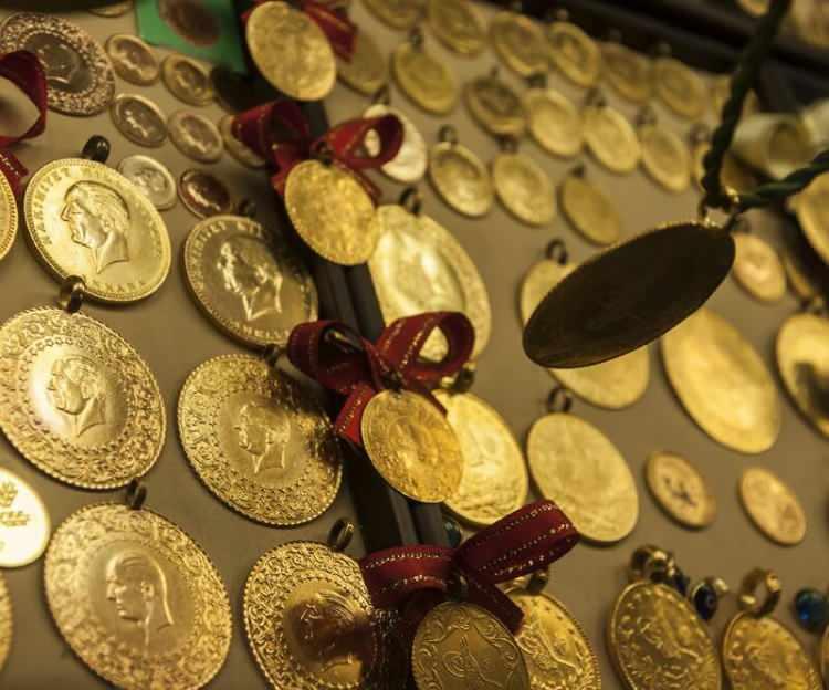 <p>"Yılın ilk çeyreğinde 178 tonluk çıkışlar oldu. 85 ton altın satılarak kripto paralara kayma oldu. Yılın ilk çeyreğinde ülkelerin altın satışları oldukça dikkat çekiciydi. Yılın ilk çeyreğinde Türkiye 31,5 ton, Filipinler 24,9 ton ve Birleşik Arap Emirlikleri 6,7 ton altın satarak en fazla altın satan ülkeler oldu. Rakamlardan da görüleceği gibi altın, yılın ilk çeyreğinde talep görmedi."</p>