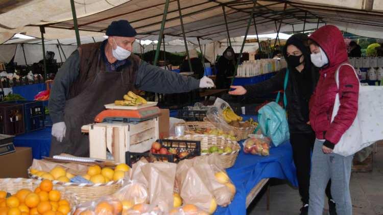 <p> EYÜP<br />
<br />
Yeşilpınar Pazartesi Pazarı,<br />
Silahtar Salı Pazarı,<br />
Kemerburgaz Salı Pazarı,<br />
Topçular Salı Pazarı,<br />
Karadolap Çarşamba Pazarı,<br />
Rami Perşembe Pazarı,<br />
Göktürk Perşembe Pazarı,<br />
Esentepe Perşembe Pazarı,<br />
Otakçılar Perşembe Pazarı,<br />
İslambey Cuma Pazarı,<br />
Parseller (Çırçır) Cuma Pazarı,<br />
Yeşilpınar Cumartesi Pazarı,<br />
Güzeltepe Cumartesi Pazarı,<br />
Defterdar Cumartesi Pazarı,<br />
Alibeyköy Pazar Pazarı,<br />
Akşemsettin Pazar Pazarı,</p>