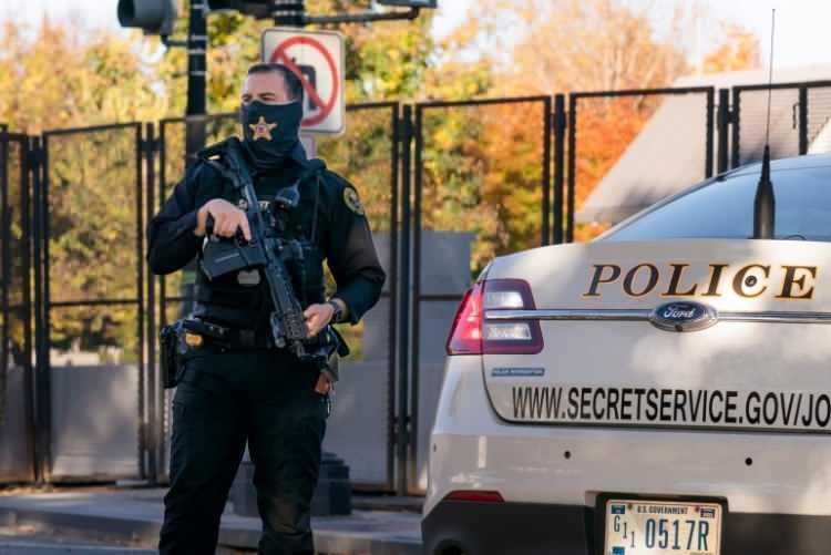 <p>Öte yandan birçok senatör Murray'ın bu fikrine maliyetinin yüksek olması nedeniyle karşı çıktı.</p>