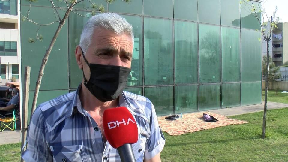 <p>Gelinim kapıyı açmaya gittiği sırada, bu da sehpanın üzerine çıkıyor. 6. kattan arabanın içine düşüyor. Arabanın camına çarpıyor. Bu Allah'ın büyük bir hikmeti. Komşular görüyor arabadan çıkartıp kucağına alıyor. </p>

<p> </p>
