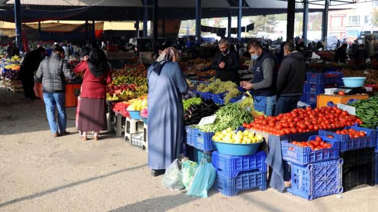 <p> KARTAL<br />
<br />
Hürriyet Salı Pazarı,<br />
Soğanlık Yenimahallesi Çarşamba Pazarı,<br />
Uğur Mumcu Cumartesi Pazarı,<br />
Çavuşoğlu Cumartesi Pazarı,<br />
Topselvi Pazar Pazarı,</p>
