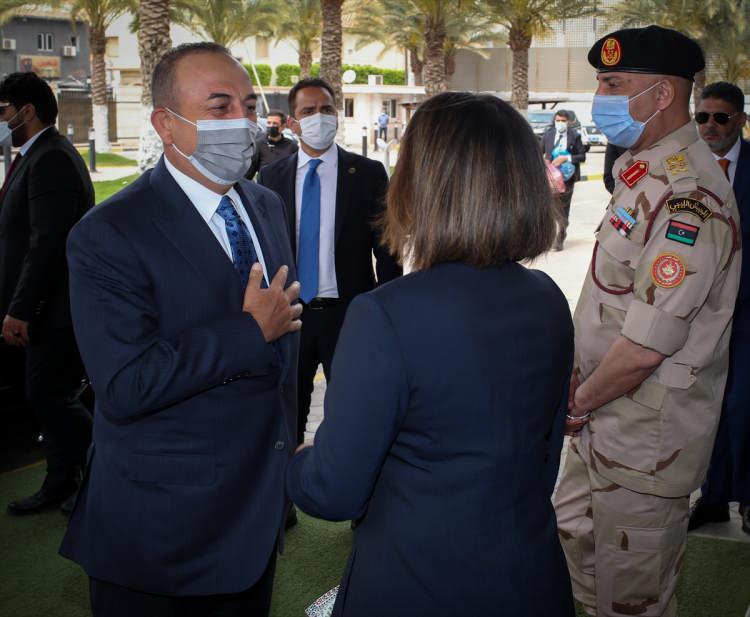 <p>Dışişleri Bakanı Mevlüt Çavuşoğlu, Libya Dışişleri Bakanı Necla Manguş ile bir araya geldi. Toplantıya AK Parti Dış İlişkilerden Sorumlu Genel Başkan Yardımcısı Efkan Ala da katıldı.</p>
