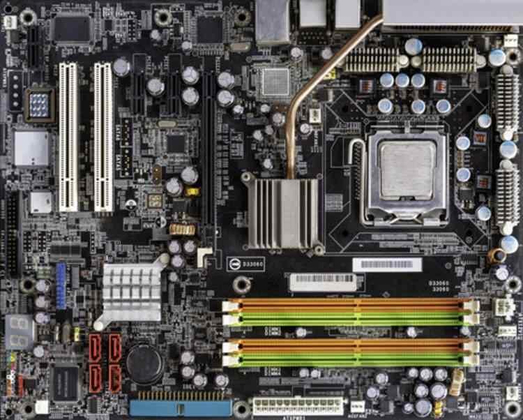 <p>Dünyanın en büyük fason üreticisi Taiwan Semiconductor Manufacturing de (TSMC) Intel gibi Arizona'da 12 milyar dolar değerinde bir fabrika kuruyor. Fabrikanın 2024'te üretime başlaması hedefleniyor.</p>
<p> </p>