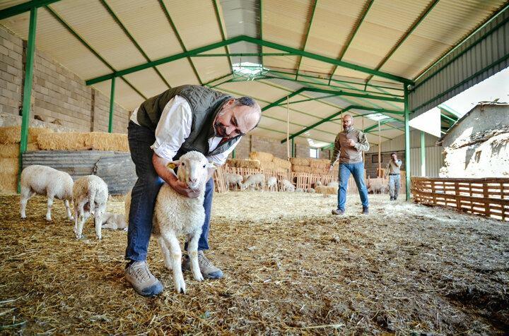 <p>Küçük kardeş Ali Dündar da 29 yıllık askerlik hayatında yaşadığı hareketlilik ve aksiyonu, yeni hayatında çok daha zevkli ve güzel bir şekilde sürdürdüğünü dile getirdi.</p>
<p> </p>