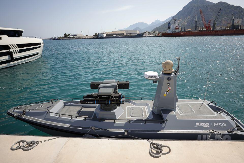 <p>Türk savunma sanayisi şirketlerinin iş birliğiyle geliştirilen "ULAQ" serisinin ilk platformu olan Silahlı İnsansız Deniz Aracı (SİDA), füze atışlarına hazır hale getirildi.</p>

<p> </p>
