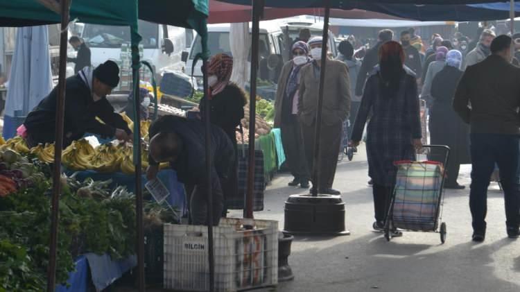 <p> BEYOĞLU<br />
<br />
Arabacılar Pazartesi Pazarı,<br />
Kulaksız Salı Pazarı,<br />
Kalaycıbahçe Çarşamba Pazarı,<br />
Piyale Paşa Perşembe Pazarı,<br />
Bademlik Perşembe Pazarı,<br />
Kasım Paşa Cuma Pazarı,<br />
Örnektepe Cumartesi Pazarı,<br />
Yenişehir (Dolapdere) Pazar Pazarı,<br />
Çıksalın Pazar Pazarı,</p>