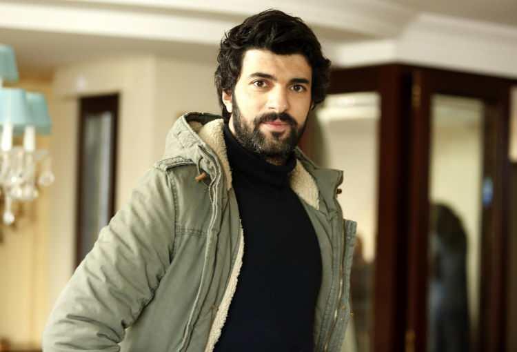 <p><span style="color:#B22222"><strong>Engin Akyürek, verdiği bir röportajda insan ilişkilerine yönelik açıklamalarda bulundu. Akyürek, insanların artık birbirlerini eskisi kadar sevip dinlemediğini belirtti.</strong></span></p>