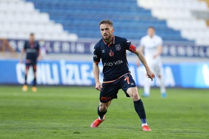 <p>Visca, Fenerbahçe'ye gitmek istediğini söyledi</p>
<p>Başakşehir formasını giyen ve 2025 yılına kadar sözleşmesi devam eden Edin Visca için 2 futbolcu+para teklifi yapıldı. Edin Visca, Fenerbahçe’ye transfer olmak istediğini yönetime bildirirken görüşmeler sürüyor.</p>