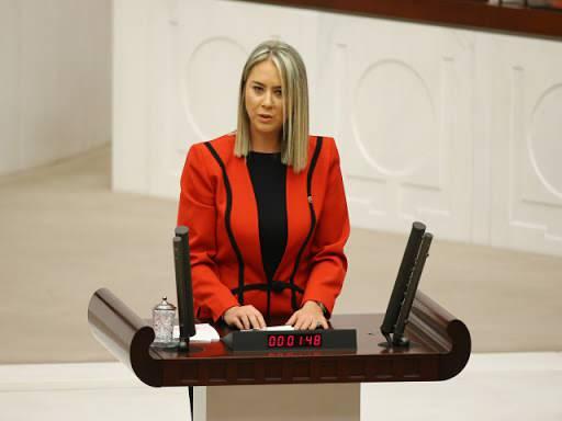 <p>Ceyda Bölünmez<br />
</p>