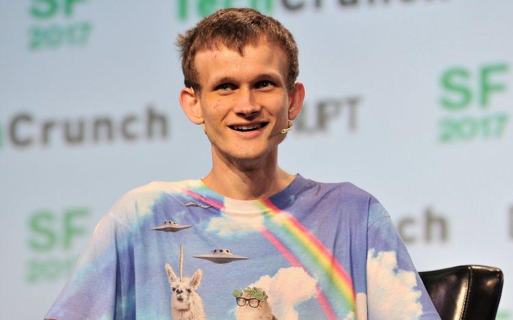 <p>2012 yılında 18 yaşındayken Ethereum’un kuruluşunda kendisine yardımcı olan Mihai Alisie ile Bitcoin Magazine’i kurdu. Buterin bu dergide yazılar yazmaya başladı. </p>

