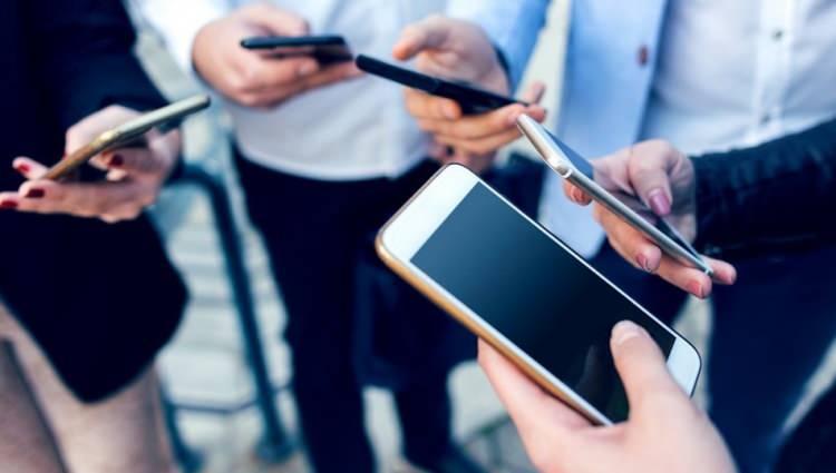 <p><strong>3. Bankanızın müşteri hizmetleri numarasını Google’da aratmayın</strong></p>
<p>Çalıştığınız bankanın müşteri hizmetlerine ulaşmak istiyorsanız, çağrı merkezi numarasına Google aramasıyla ulaşmaya çalışmayın. Bu tür bilgiler için her zaman bankanın kendi websitesine yönelin.</p>