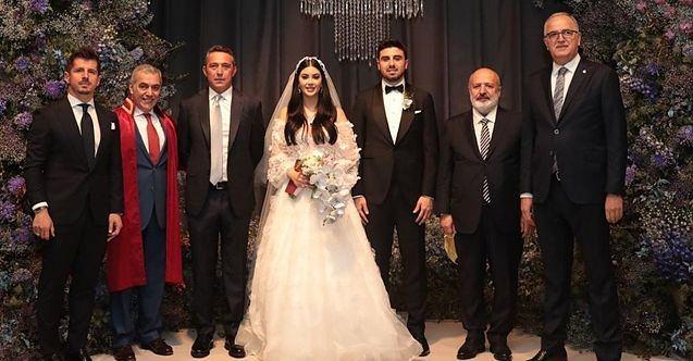 <p><strong>Milli futbolcu Ozan Tufan, geçtiğimiz ay Rojin Haspolat ile evlenmişti. 26 yaşındaki futbolcu evliliği sonrası kendisine Acarkent'ten 12 milyon liraya bir ev satın aldı. </strong></p>
