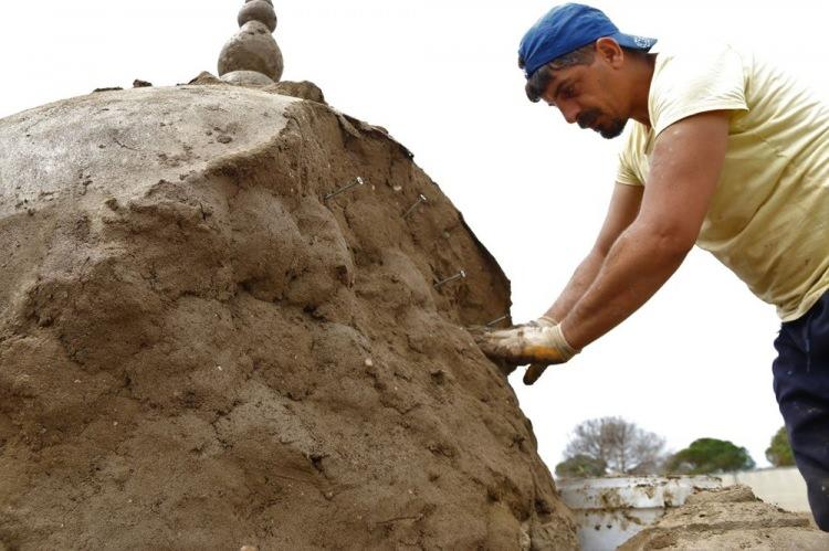 <p>Yeni yapılmış heykellerden olan kambur balina ile ilgili Karaca, <strong>“Bulgar sanatçılarımız bir hafta içinde 13 metre uzunluğunda kambur balina yaptı. Bu çalışmanın özellikle çocukların ilgilisini çekeceğini düşünüyorum”</strong> dedi.</p>
