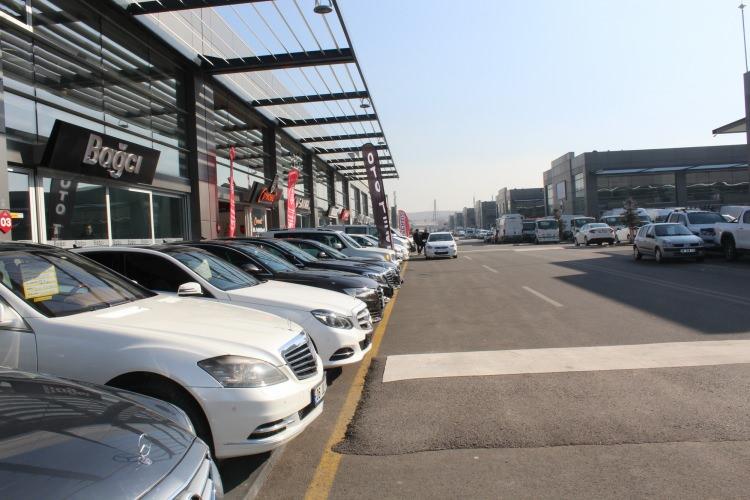 <p>Geçen yılın nisan ayında 127 bin 252 araç satılmıştı. Satışlarda Nisan 2020'ye göre yaklaşık yüzde 12 artış görülürken, bu yılın ilk 4 aylık dönemiyle geçen yılın aynı dönemi kıyaslandığında ise satışlar yüzde 5 geriledi.</p>
<p> </p>