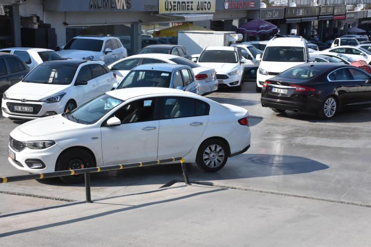 <p>Hibrit otomobillerin payı 1.239 satışla yüzde 0,87 ve elektrikli otomobillerin payı da 321 satışla yüzde 0,22 olarak belirlendi.</p>
<p> </p>