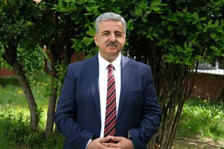 <p>"Spil Dağı Milli Parkı ülkemizin 45 tane milli parkından en önemlilerinden bir tanesi. 1517 rakımdaki bir park ve İzmir gibi bir metropole çok yakın bir park. Milli Parkımızın yılkı atları ile 120 endemik bitki türü ile çok zengin bir milli parkımız. Milli parkımızda Manisa Lalemizi de görmek mümkün. Nisan sonu mayıs ayı başlarında açmaktadır. Laleler geçmişten beri Osmanlı İmparatorluğu ve Türklüğün simgesi olmuştur. Ülkemizde 14 türü mevcuttur ve Manisa Lalesi bunların en önemlileridir. Endemik bir türdür, nesli tehlike altında olan bir türdür. Aynı zamanda kardelenleri de baharın müjdecisi olarak bu mevsimde görmek mümkündür. Manisa ilimiz genelinde Demirci, Alaşehir, Yuntdağımızda ve Spil Dağı Milli Parkımızda laleleri bu mevsimde görmek mümkün."</p>
<p> </p>