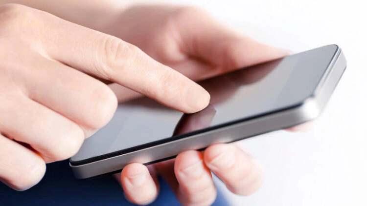 <p><strong>5. Android güvenlik güncellemelerini görmezden gelmeyin</strong></p>
<p>Yazılım güncellemeleri telefonunuzdaki bazı yazılımsal sorunları düzeltmek için geliştirilmiş olsa da siber risklere karşı da koruma sağlıyor. finansgundem.com'un derlemesine göre, en son güncellemelerin içinde, hackerların verilerinize erişmesini sağlayan en güncel güvenlik yazılımları da bulunuyor.</p>