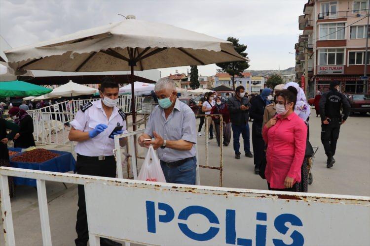 <p>Burdur'da yaş sebze ve meyveyle fide satışı yapılan pazar yerleri kapılarını açtı. </p>
<p> </p>