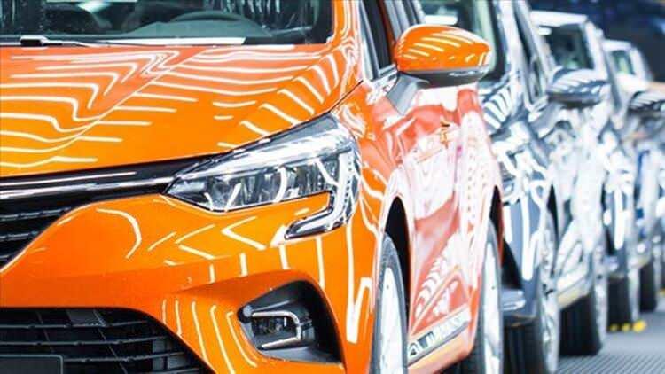 <p><strong>SUV'un yıl sonu payının yüzde 35'e yükselmesi bekleniyor </strong></p>

<p>Türkiye'de 2020 nisan sonu (ocak-nisan dönemi) ile bu yılın aynı dönemi kıyaslandığında sedan otomobil satışları yüzde 52, hatchback gövde tipi otomobil satışları yüzde 80,1 ve SUV satışları da yüzde 93,2 artış gösterdi.</p>

<p> </p>
