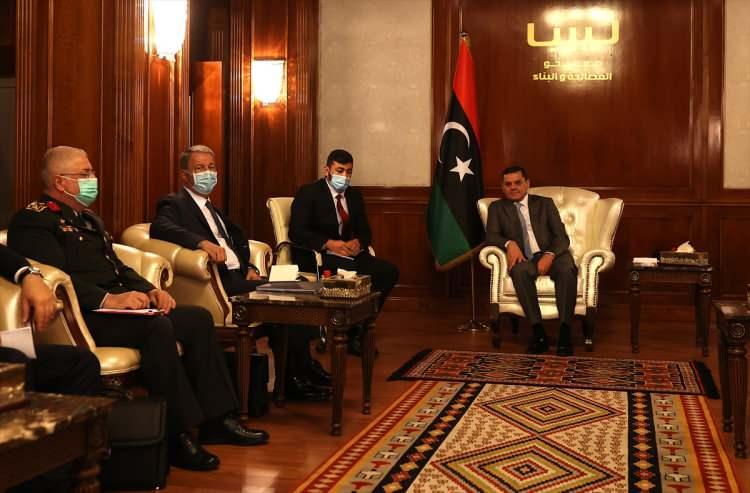 <p>Milli Savunma Bakanı Hulusi Akar, Libya Başbakanı Abdulhamid Dibeybe ile görüştü. Basına kapalı yapılan görüşmede, Genelkurmay Başkanı Orgeneral Yaşar Güler ve MİT Başkanı Hakan Fidan da yer aldı.</p>

