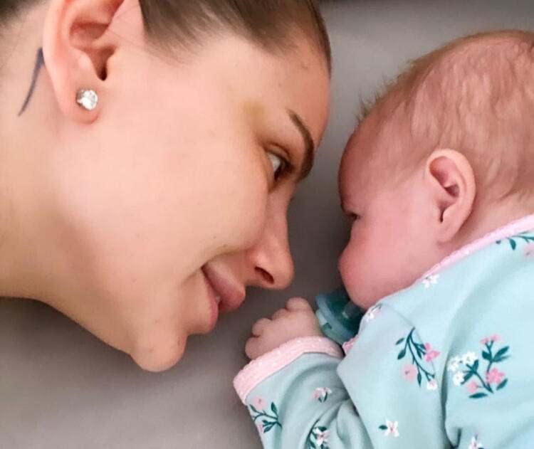 <p><strong>MERVE ÖZBEY</strong></p>

<p>'Doğurmuş, doğurmamış, kendi, vicdanı ve ruhu anne olan tüm kocaman yürekli kadınların Anneler Günü Kutlu Olsun.'</p>
