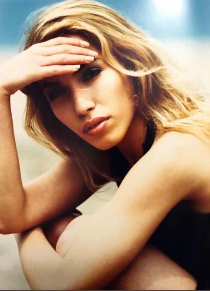 <p><strong>BURCU GÜNEŞ</strong></p>
<p>"İlk fotoğraf çekimle ben de geldim."</p>
<p> </p>