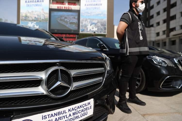 <p>Zanlıların ayrıca hazırladıkları sahte şahadetname ve evrak üzerinde değiştirilmiş şasi numarası ile ilk tescil işlemini ÖTV'siz yaptırdıkları, ilk tescil işleminin bitimine yakın şasi numarasında yanlışlık olduğunu söyleyerek orijinal şasi numarası ile trafik tescil belgesi aldıkları ortaya çıktı.</p>
