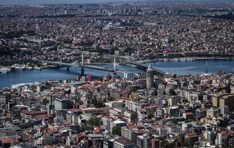 <p> İstanbul’un tarihi yerlerinden Ayasofyai Kebir Camii Şerifi, Sultanahmet Camii, Galata Kulesi, Dolmabahçe Camii, Haydarpaşa Garı havadan görüntülendi.</p>
