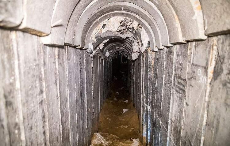 <p>2014 İsrail-Gazze savaşında kullanılan tüneller İsrail'in topraklarına sızmak ve askerleri pusuya düşürmek için kullanılmıştı.</p>

<p> </p>
