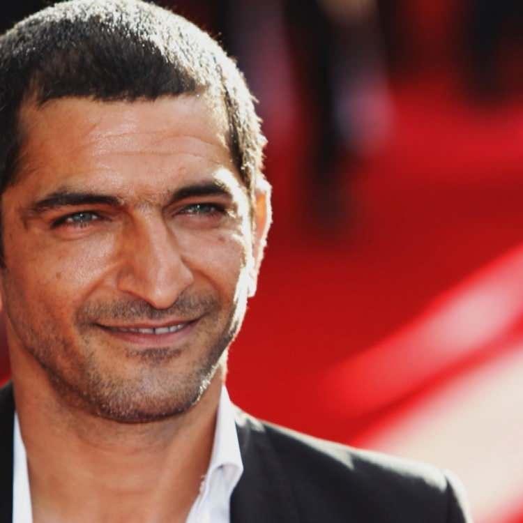 <p><span style="color:#800080"><strong>AMR WAKED</strong></span></p>
<p> "Yaşasın Filistin. Yaşasın Filistinli kadınlar, çocuklar ve erkekler. Hepimize yazıklar olsun. Ne utanç."</p>