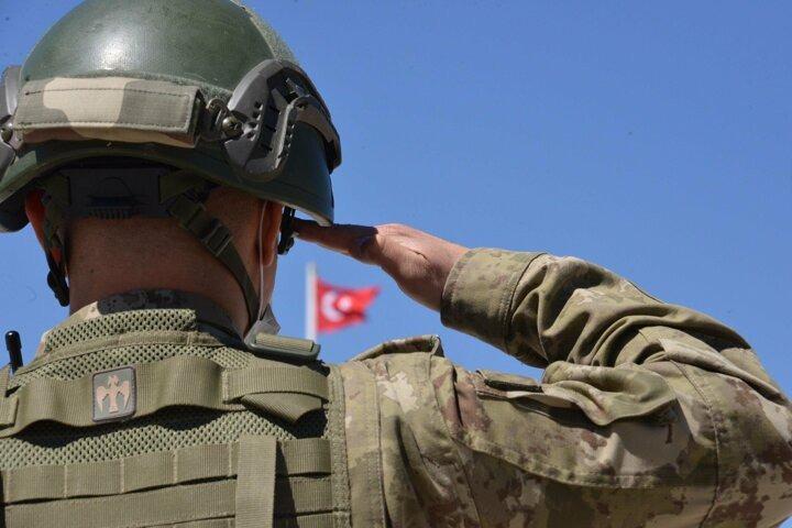 <p>Modüler beton duvarla, teröristlerin sızma girişimi, yasa dışı düzensiz göçmenlerin geçiş teşebbüsleri ve kaçakçılık girişimleri de önleniyor.</p>
