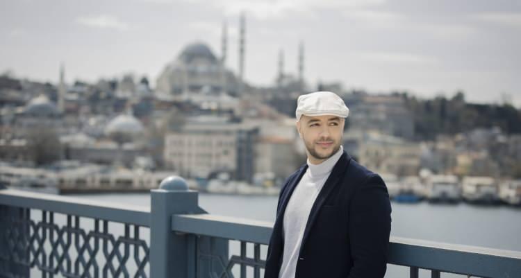 <p><span style="color:#800080"><strong>MAHER ZAİN</strong></span></p>
<p>Maher Zain saldırılarla ilgili bir haber paylaşımı yaparak, "#SaveSheikhJarrah" ve "#AlAqsa" etiketlerine destek verdi.</p>